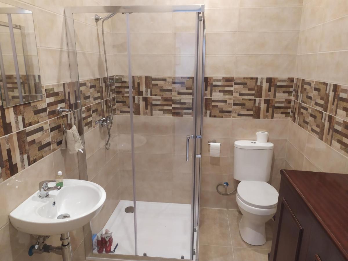 Close To Airport - Private Room With Private Bathroom Adults Only Gudja Exteriör bild