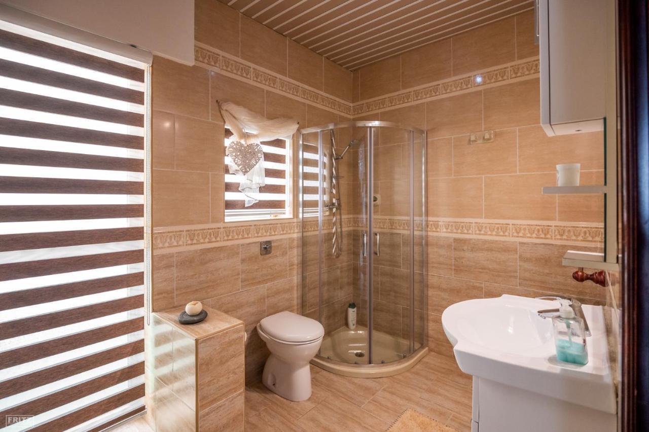Close To Airport - Private Room With Private Bathroom Adults Only Gudja Exteriör bild