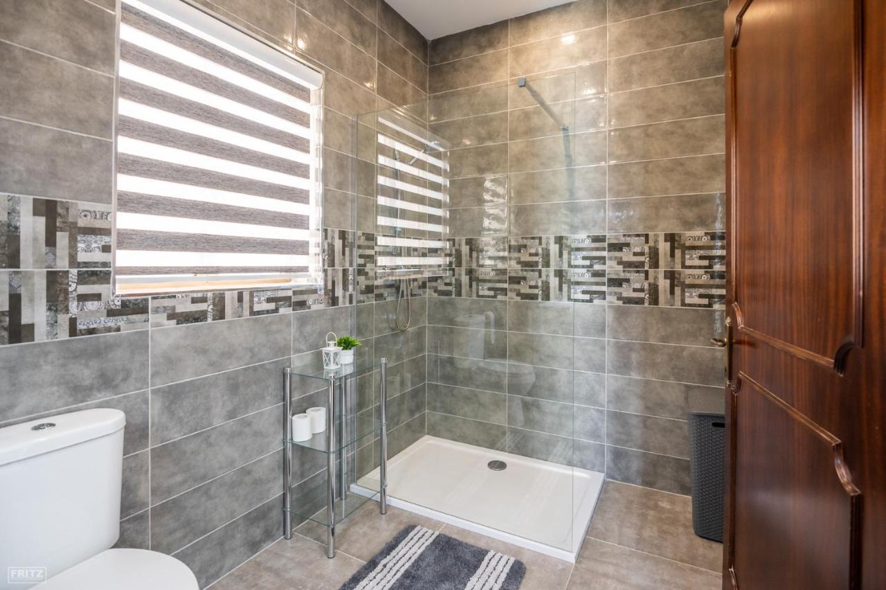 Close To Airport - Private Room With Private Bathroom Adults Only Gudja Exteriör bild