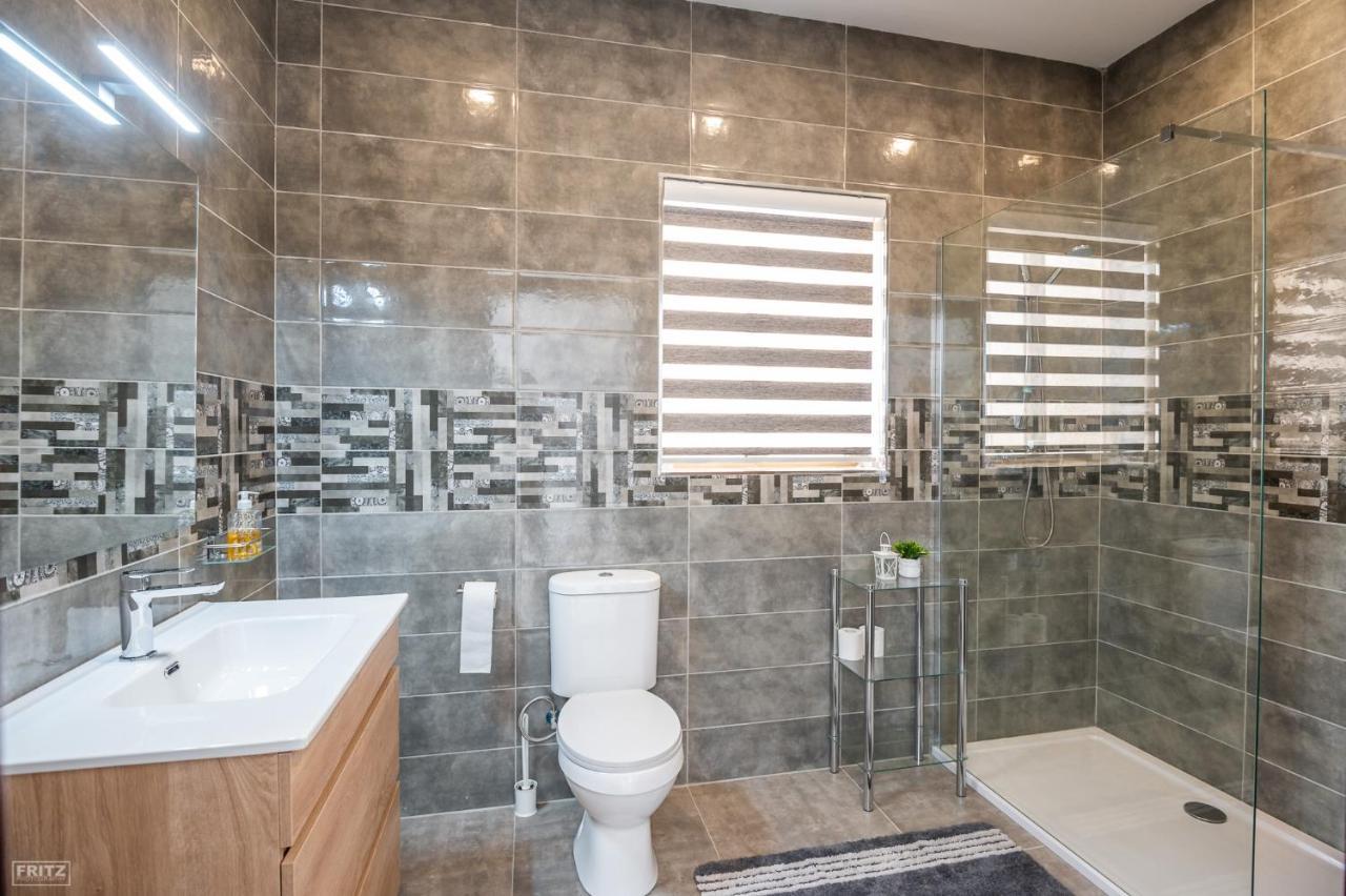 Close To Airport - Private Room With Private Bathroom Adults Only Gudja Exteriör bild