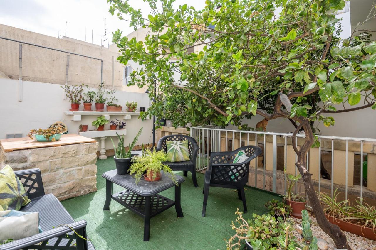 Close To Airport - Private Room With Private Bathroom Adults Only Gudja Exteriör bild