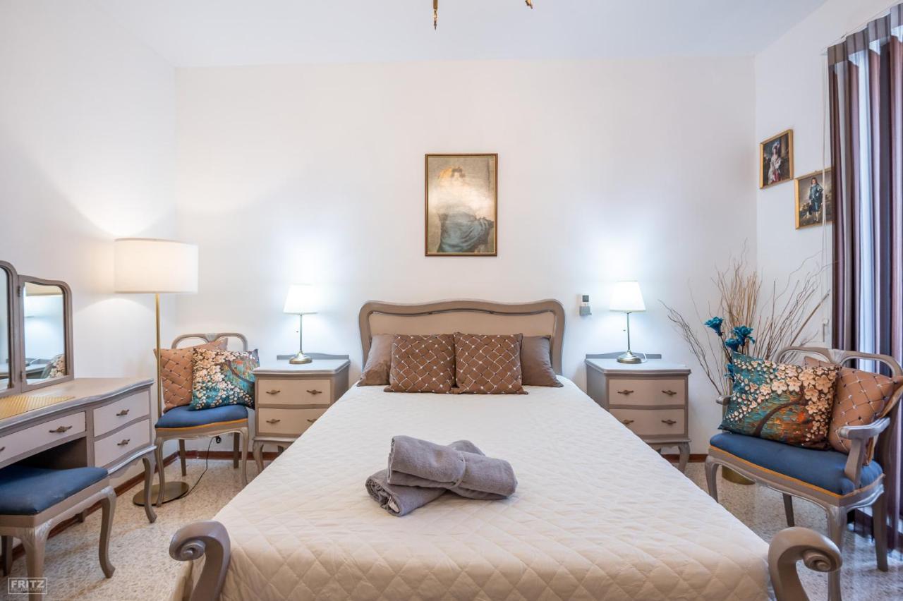 Close To Airport - Private Room With Private Bathroom Adults Only Gudja Exteriör bild