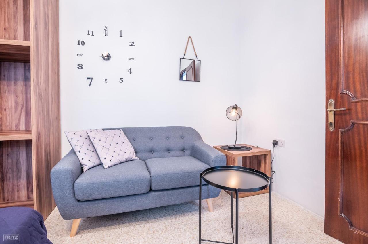 Close To Airport - Private Room With Private Bathroom Adults Only Gudja Exteriör bild